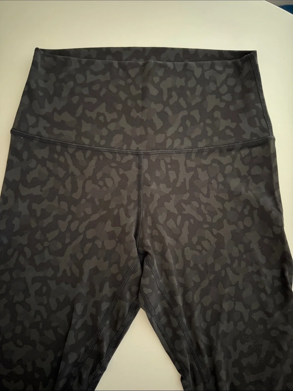 Lululemon Align High-Waist Black/Gray leopard/Camo Print Leggings Sz 6 - Picture 4 of 12